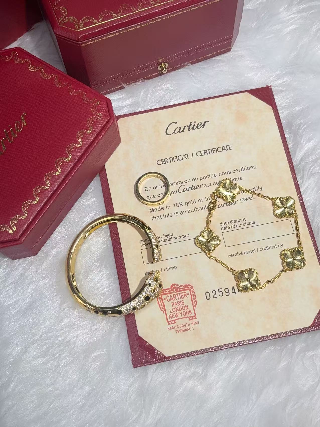 PANTHERE DE CARthtTIER BRACELET + LOVE RING + VINTAGE ALHAMBRA BRACELET, 5 MOTIFS
