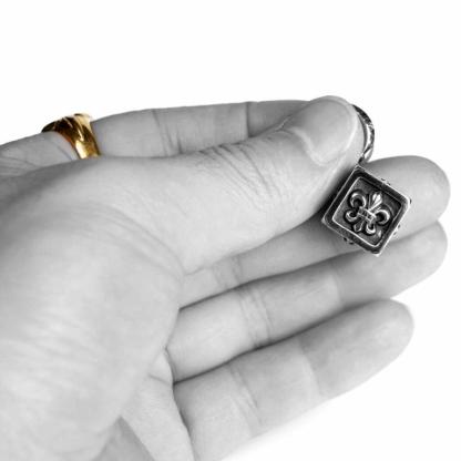 FLEUR CUBE PENDANT