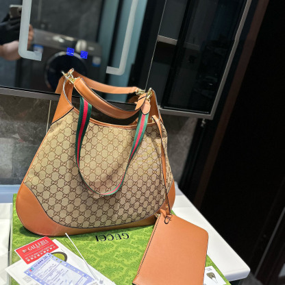 medium shoulder bag
