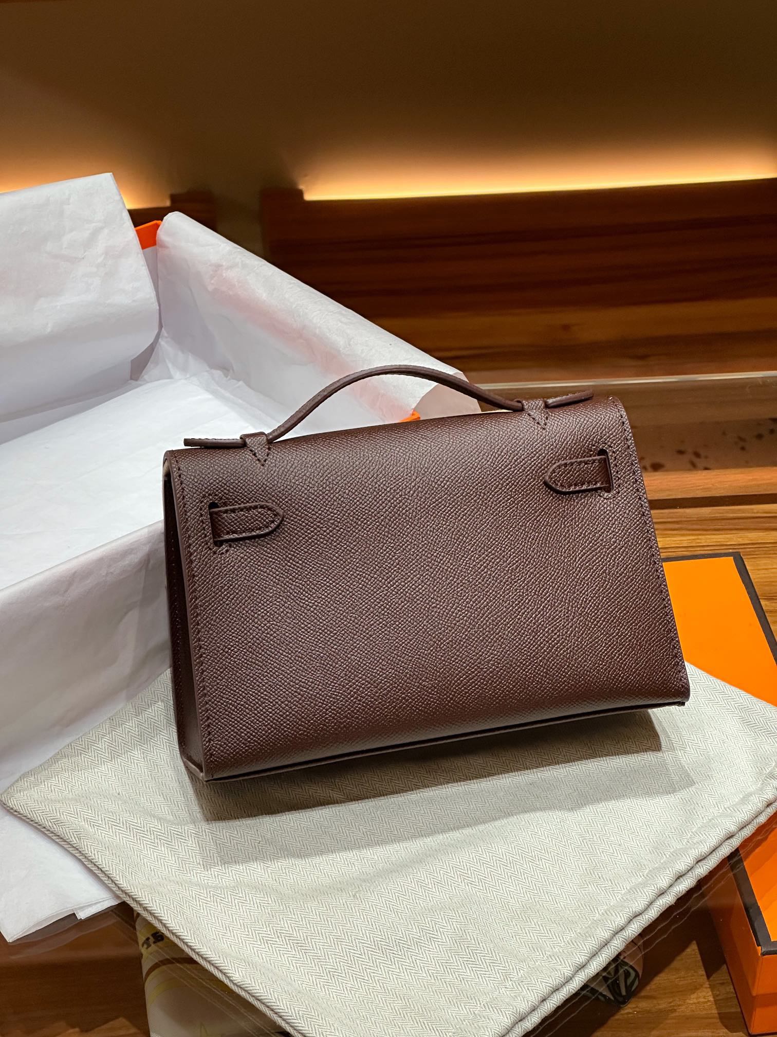 Herthtmes  Epsom Kelly Pochette Clutch