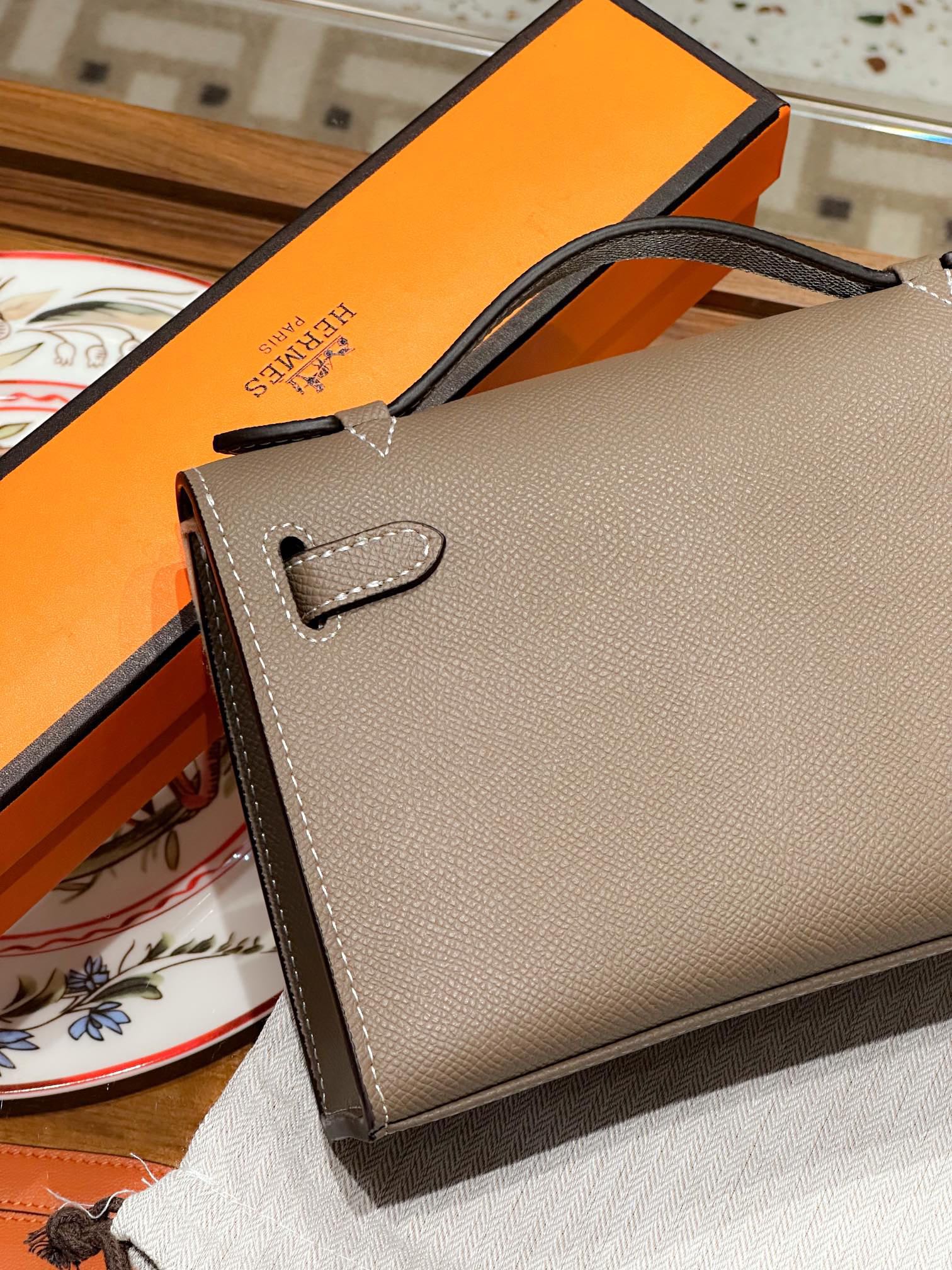 Herthtmes  Epsom Kelly Pochette Clutch