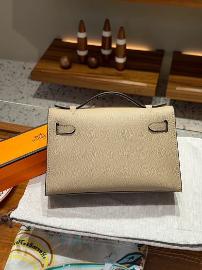 Herthtmes  Epsom Kelly Pochette Clutch