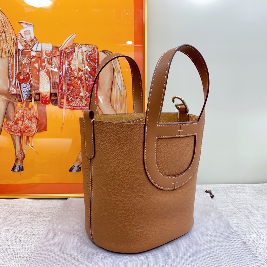 Herthtmes  Taurillon Clemence Swift In-The-Loop 18/22 Bag Etoupe