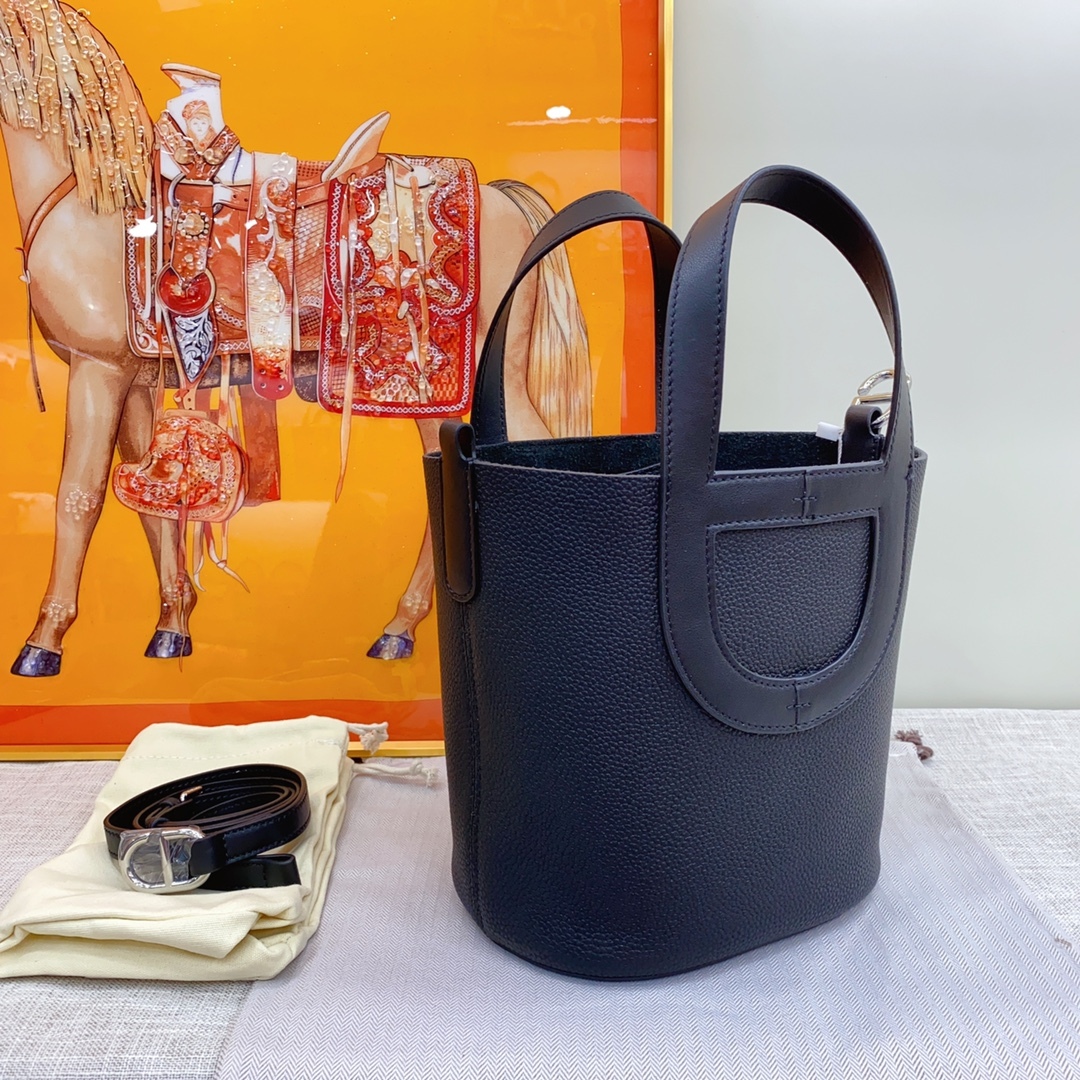 Herthtmes  Taurillon Clemence Swift In-The-Loop 18/22 Bag Etoupe