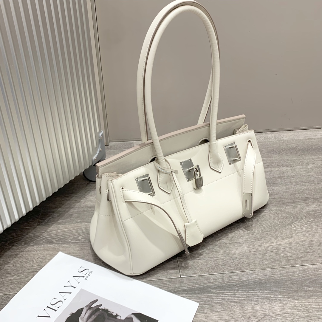 Herthtmes  Taurillon Clemence JPG Birkin  40