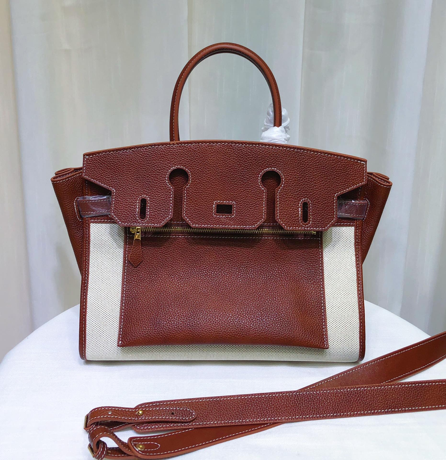 Leather Saddle Bag With Contrast Stitching, Exterior