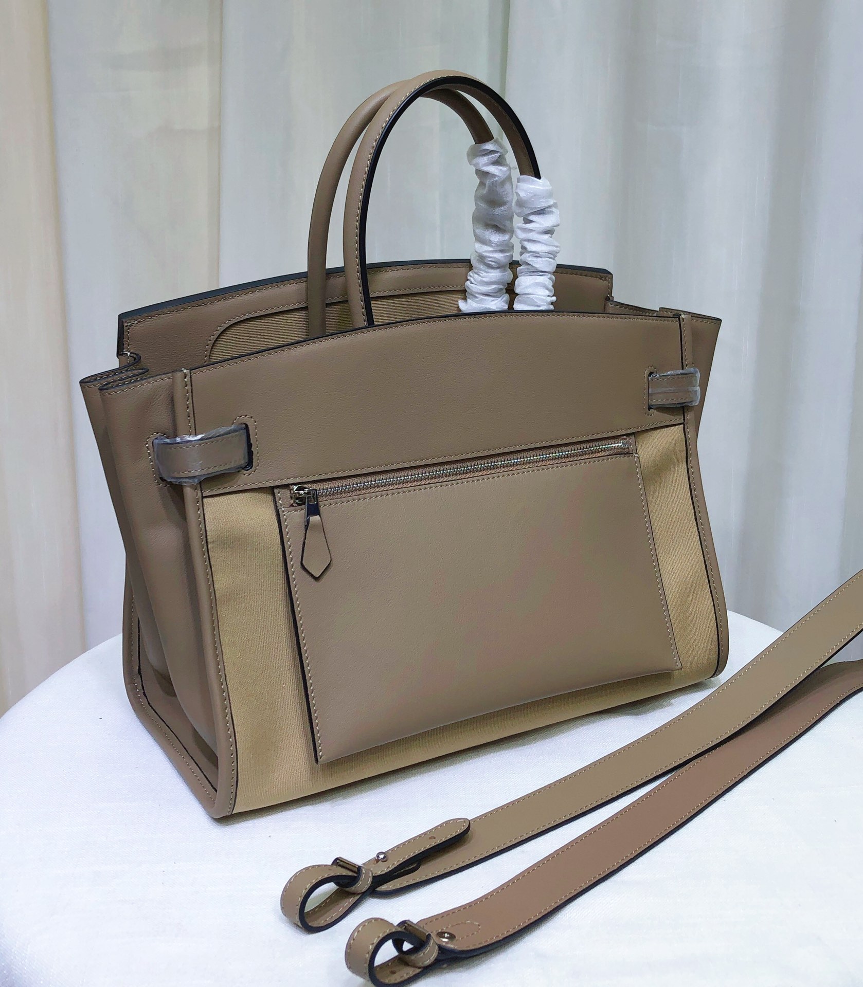 Leather Saddle Bag With Contrast Stitching, Exterior