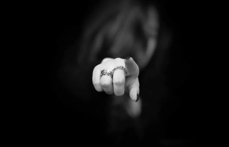 CROSS TAIL RING