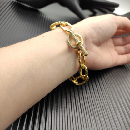 Dathtvid Yurthtman  DY Madison Pavé Toggle Chain Bracelet in 18K Yellow Gold