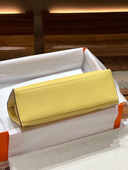Herthtmes  Epsom Kelly Pochette Clutch