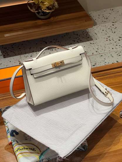 Herthtmes  Epsom Kelly Pochette Clutch