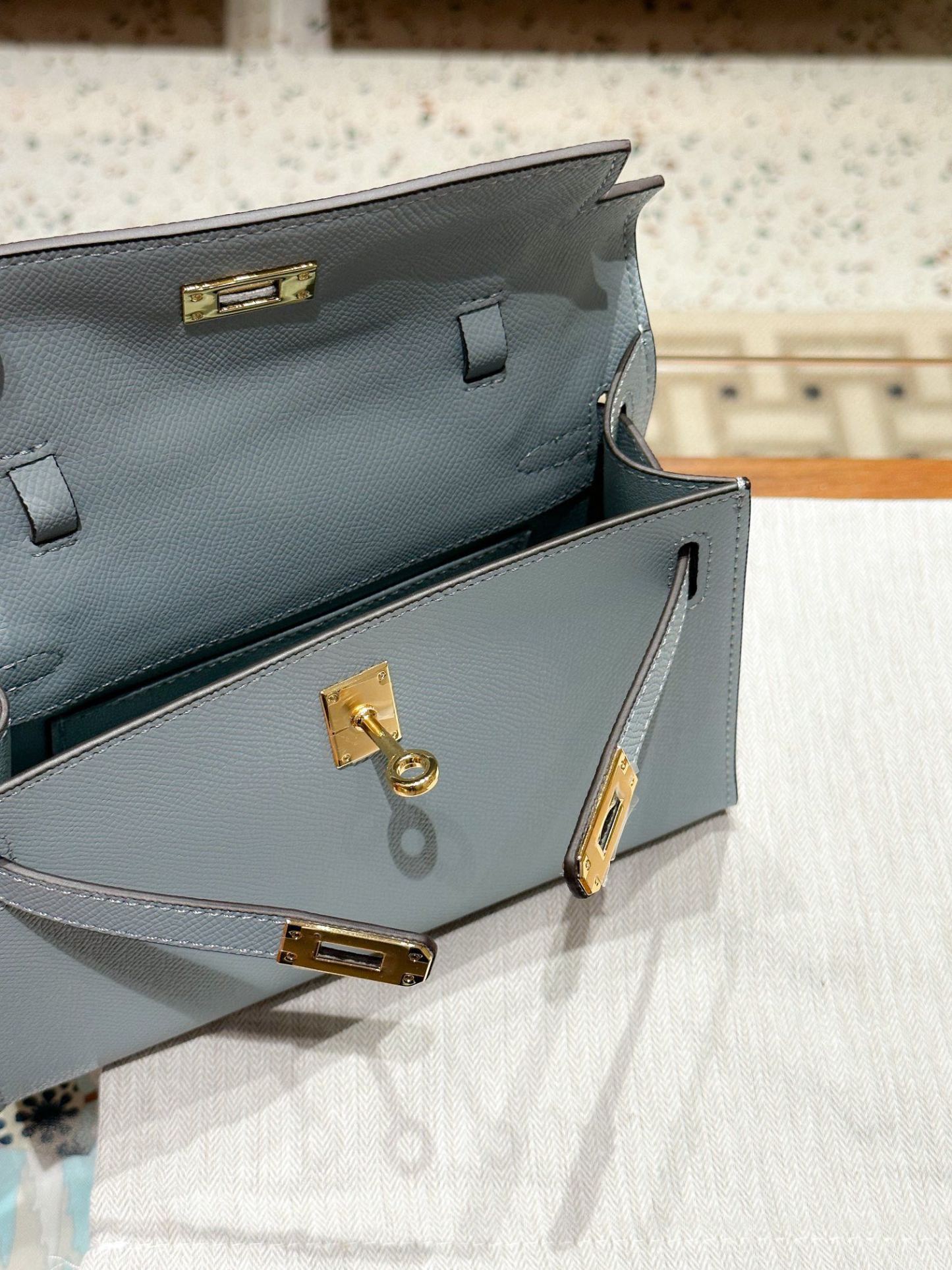 Herthtmes  Epsom Kelly Pochette Clutch