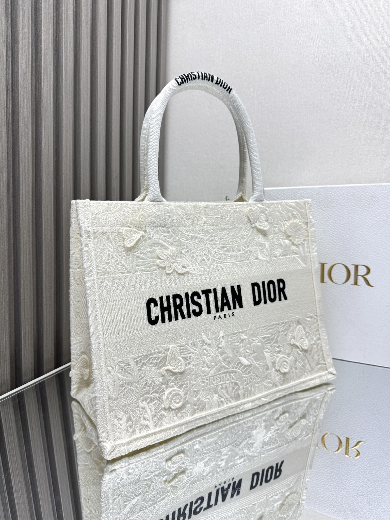 MEDIUM  BOOK TOTE