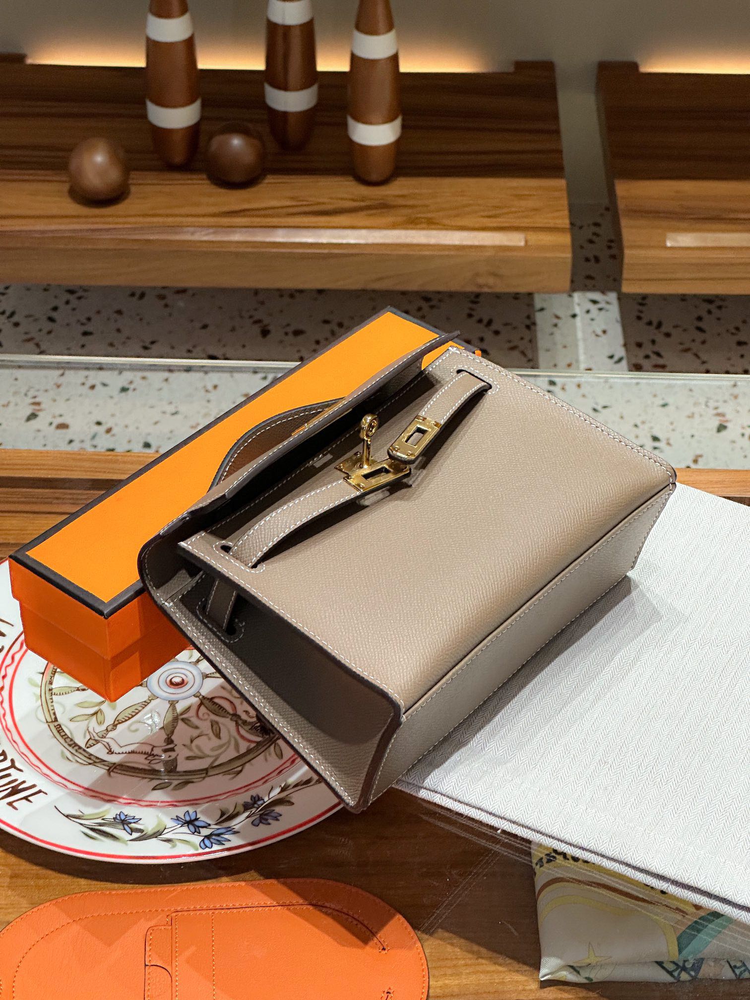 Herthtmes  Epsom Kelly Pochette Clutch