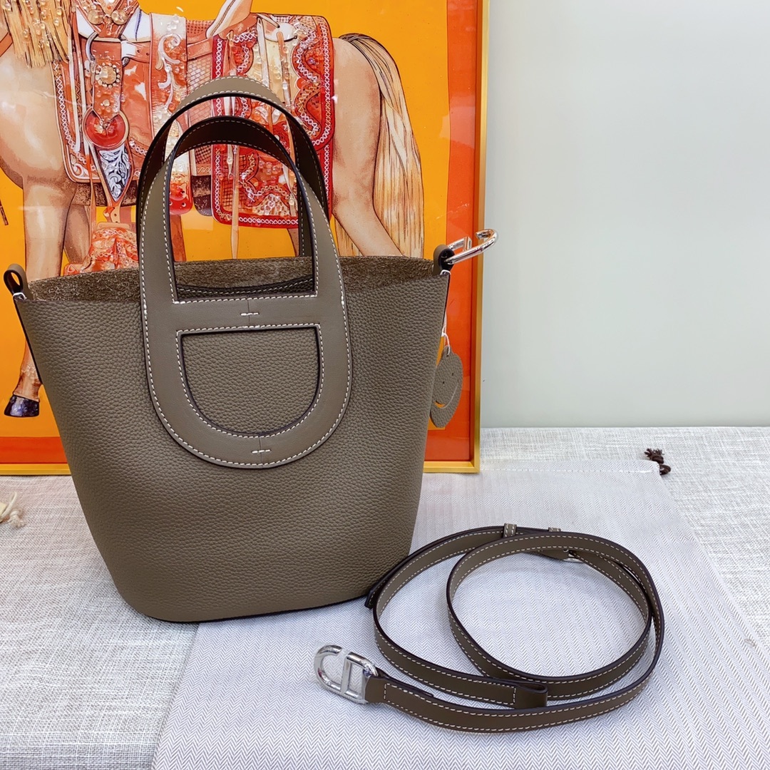Herthtmes  Taurillon Clemence Swift In-The-Loop 18/22 Bag Etoupe