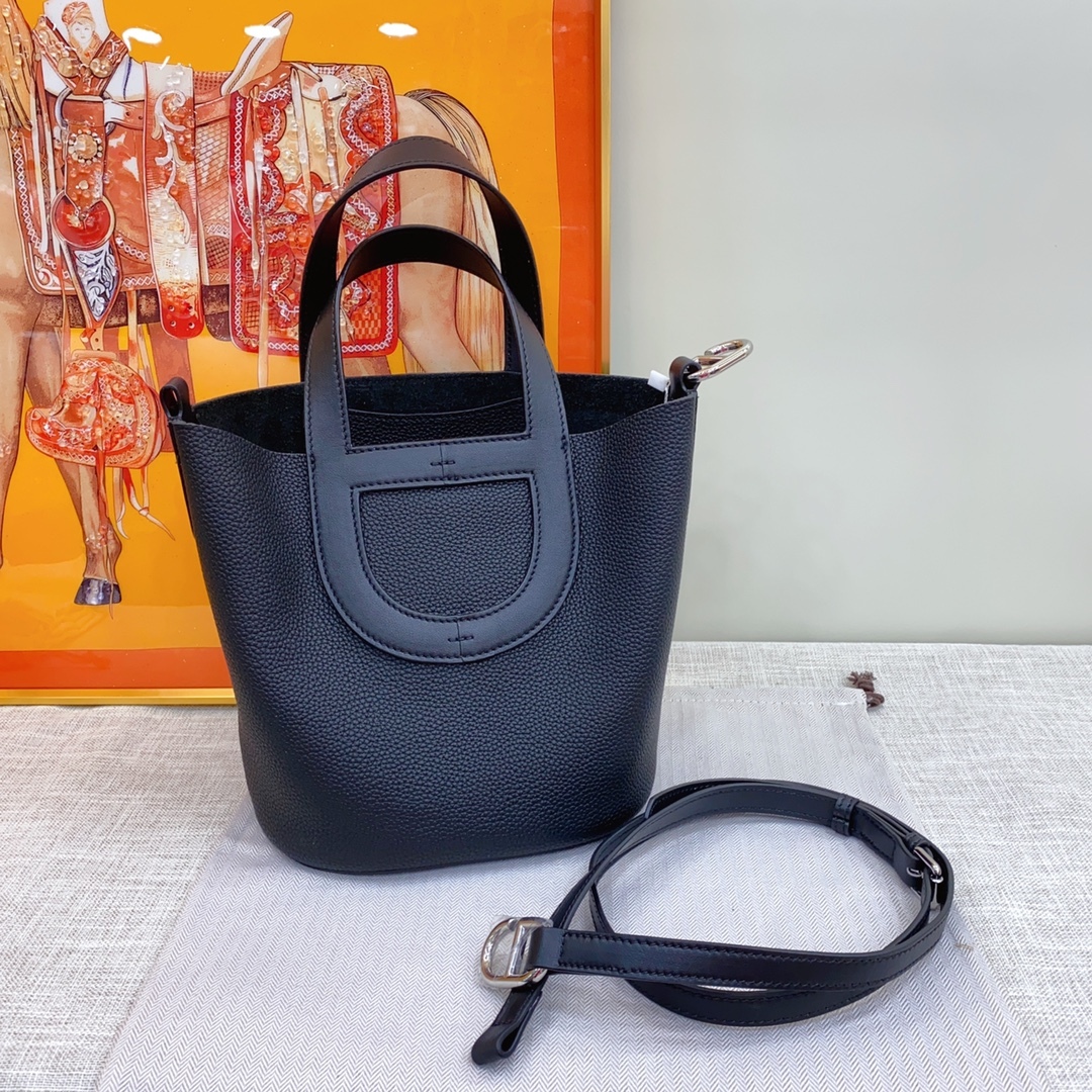 Herthtmes  Taurillon Clemence Swift In-The-Loop 18/22 Bag Etoupe