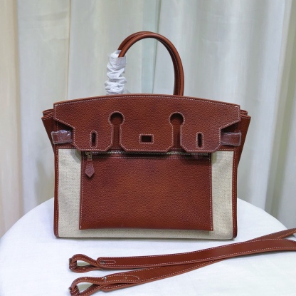 Leather Saddle Bag With Contrast Stitching, Exterior