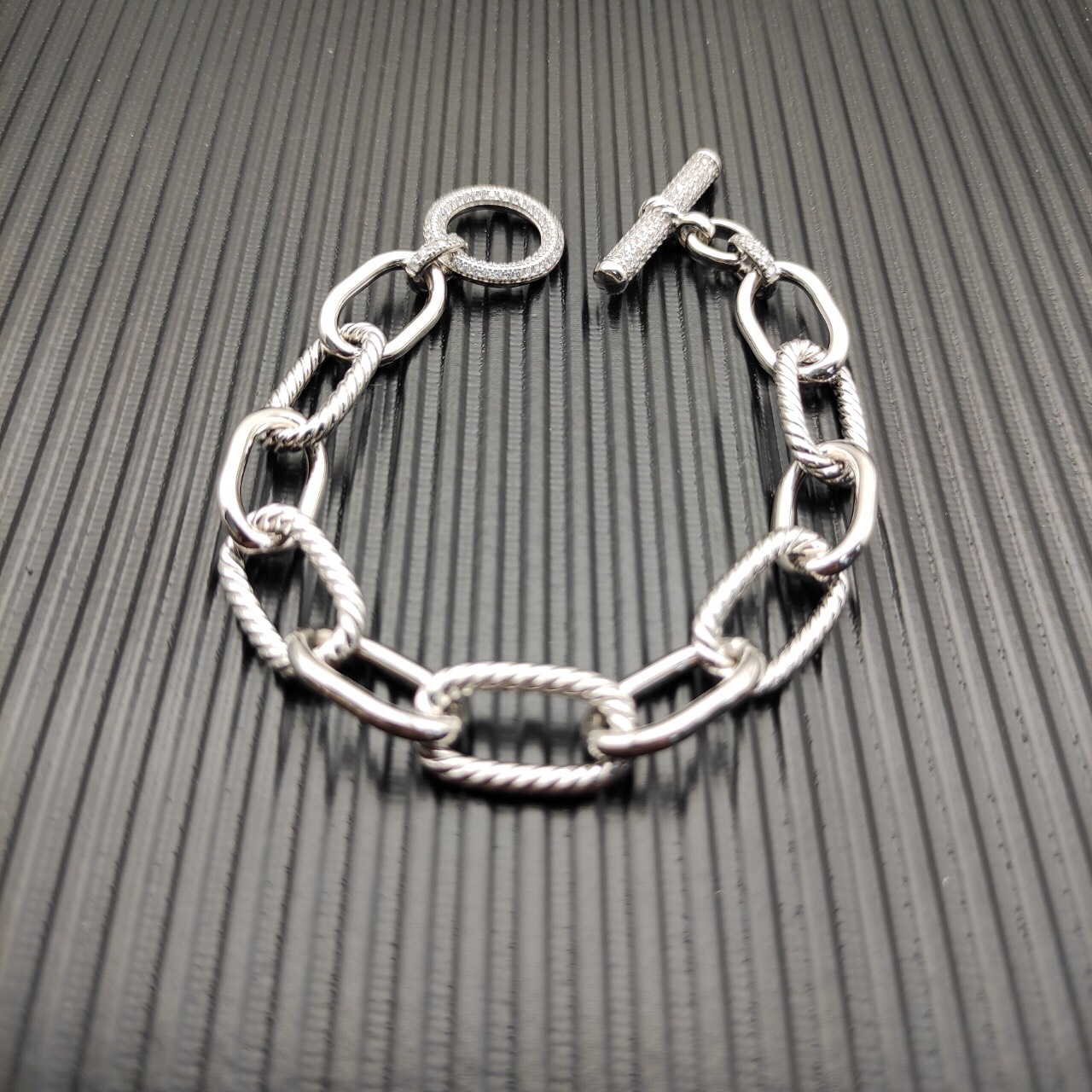 Dathtvid Yurthtman  DY Madison Pavé Toggle Chain Bracelet in Sterling Silver