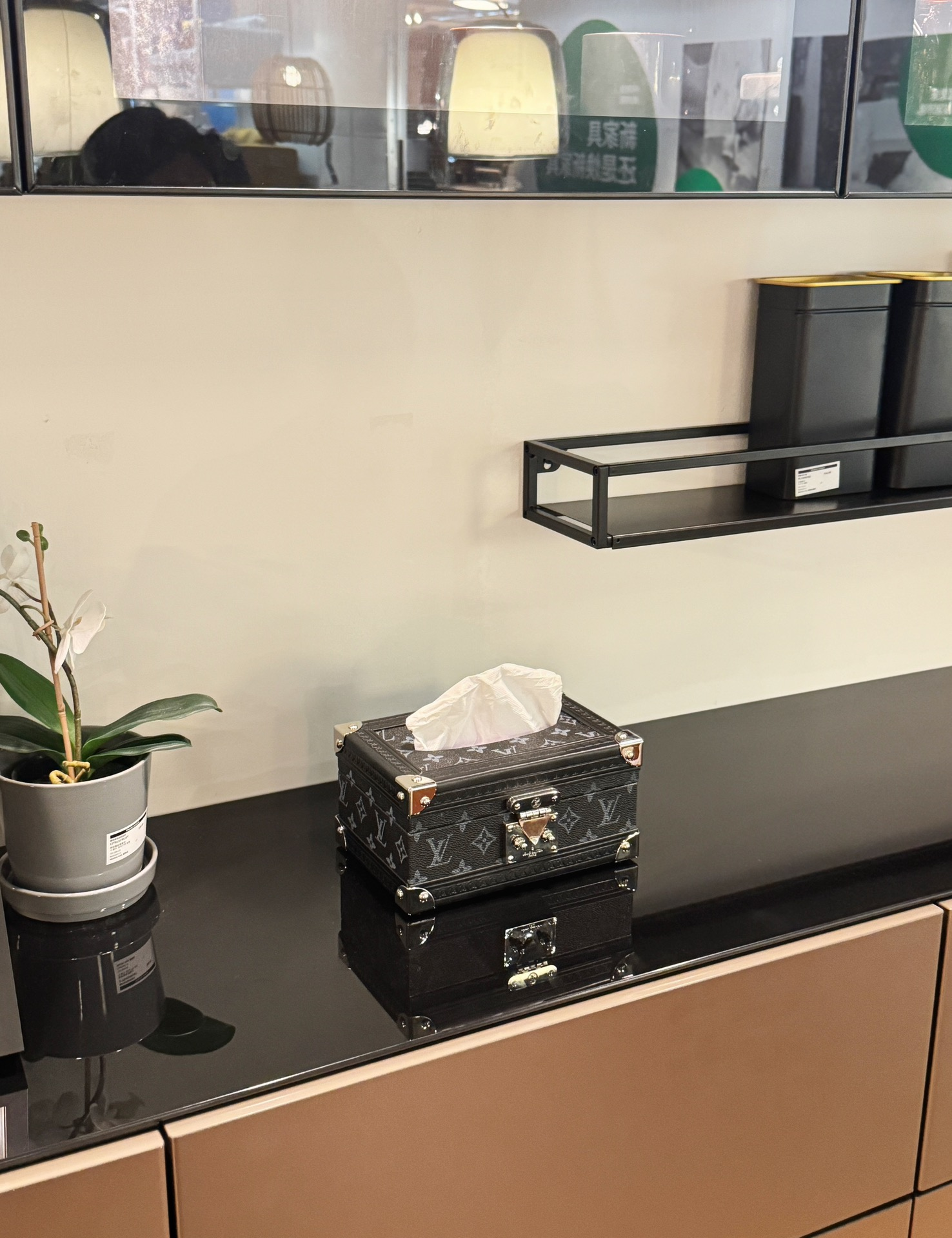 LV Premium Tissue Box