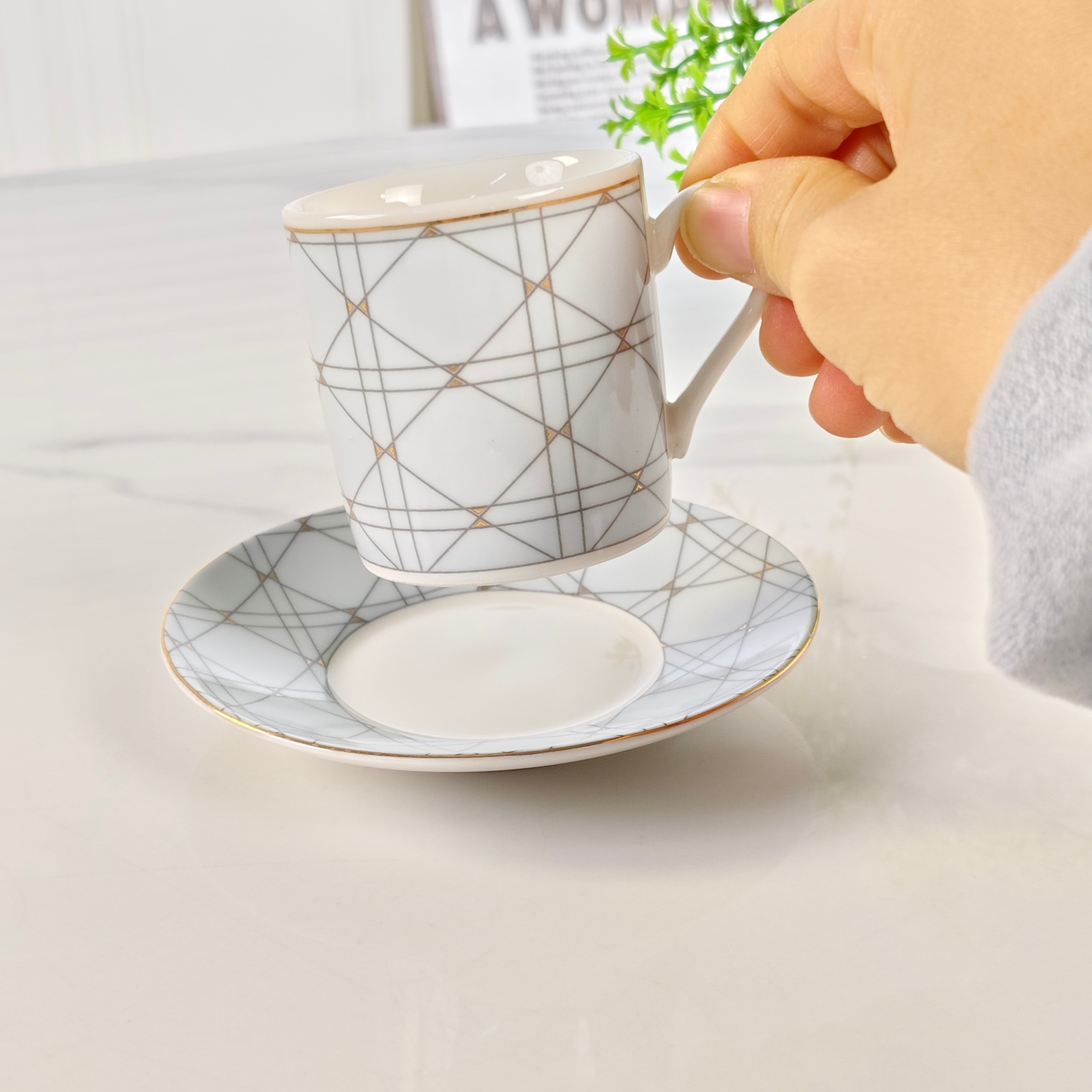 Dithtor Grid-Pattern Blue Cup Set