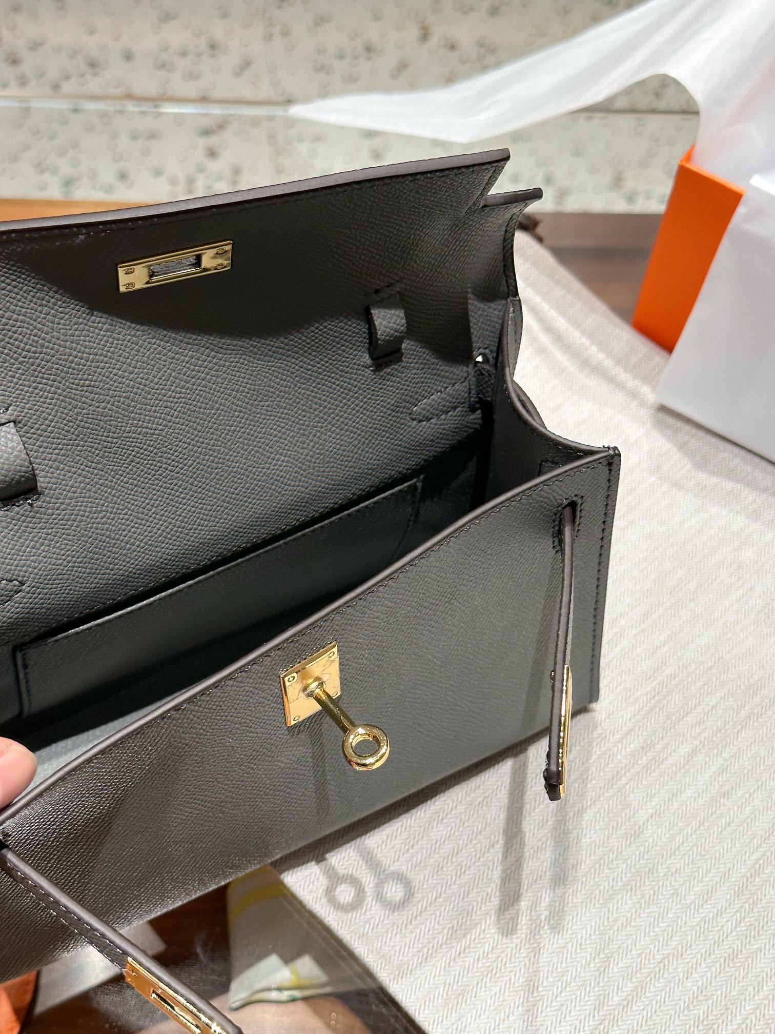 Herthtmes  Epsom Kelly Pochette Clutch
