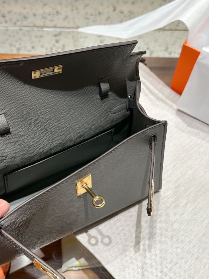 Herthtmes  Epsom Kelly Pochette Clutch