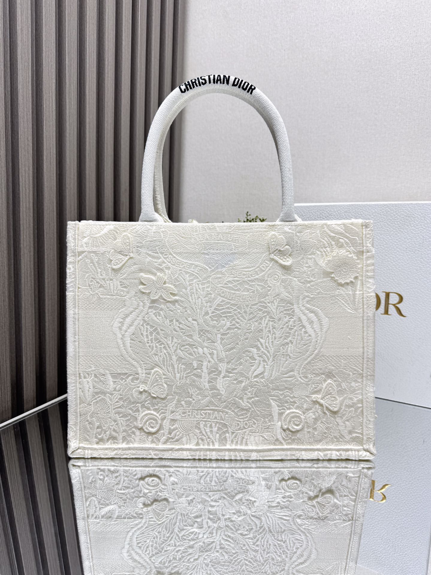 MEDIUM  BOOK TOTE
