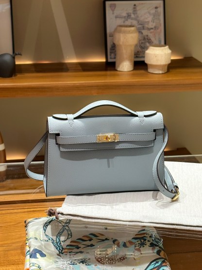 Herthtmes  Epsom Kelly Pochette Clutch