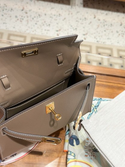 Herthtmes  Epsom Kelly Pochette Clutch