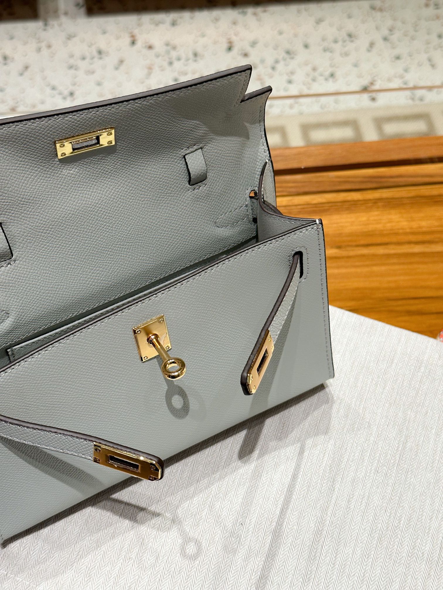 Herthtmes  Epsom Kelly Pochette Clutch