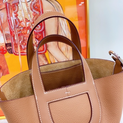Herthtmes  Taurillon Clemence Swift In-The-Loop 18/22 Bag Etoupe