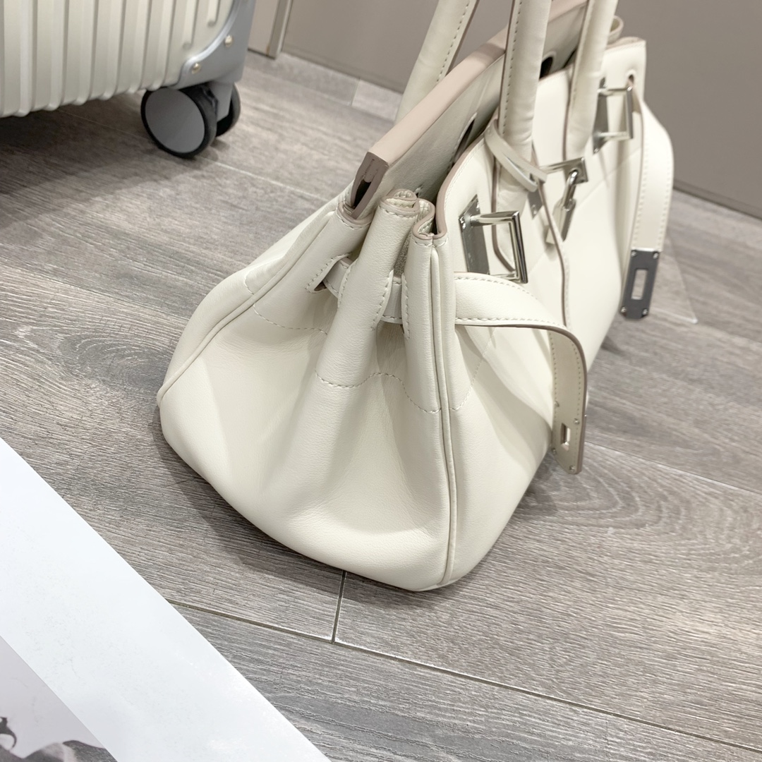 Herthtmes  Taurillon Clemence JPG Birkin  40