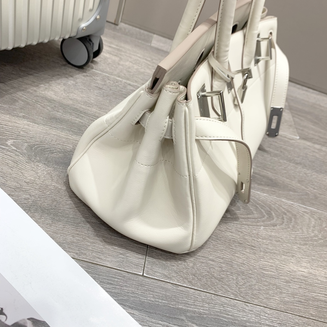 Herthtmes  Taurillon Clemence JPG Birkin  40