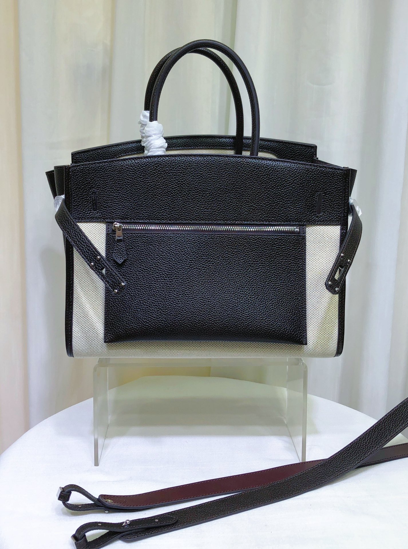 Leather Saddle Bag With Contrast Stitching, Exterior