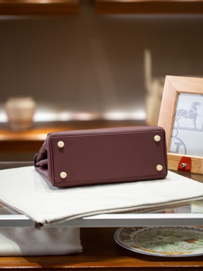 KELLY 28 FIRST LAYER TOGO COWHIDE WHITE