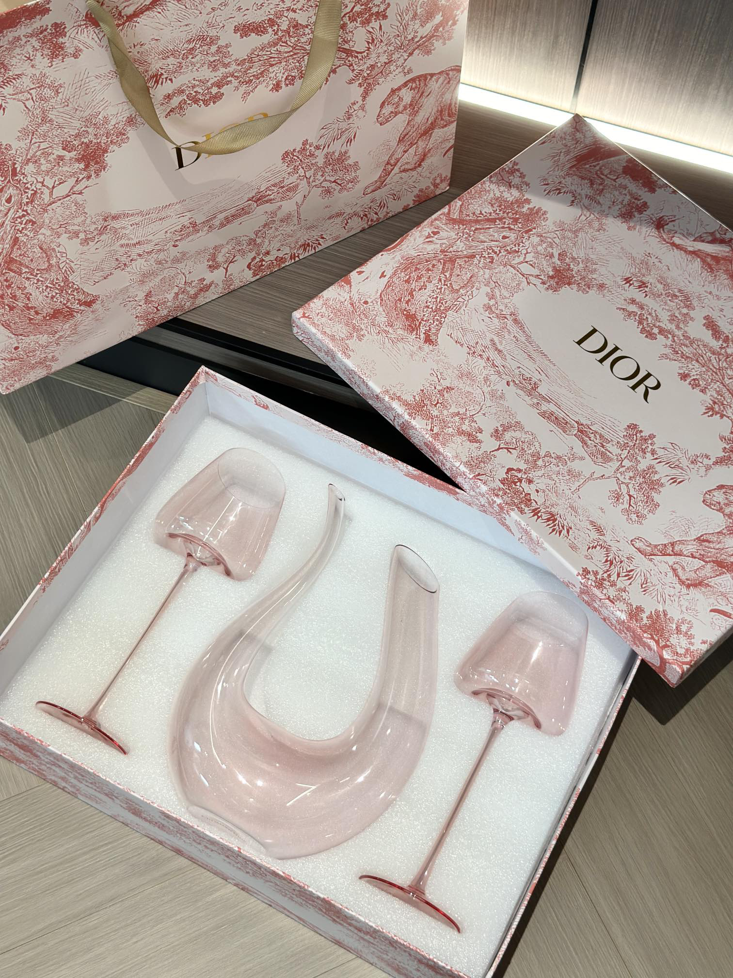 Dithtor premium decanter + 2 wine glasses