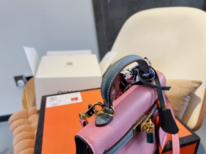 Kelly 20/25 Bag
