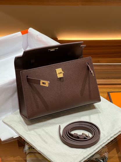 Herthtmes  Epsom Kelly Pochette Clutch