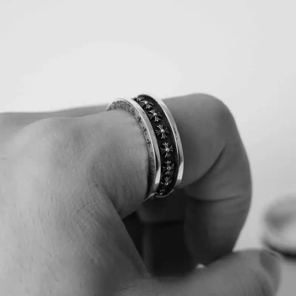 TINY CH PLUS SPINNER RING