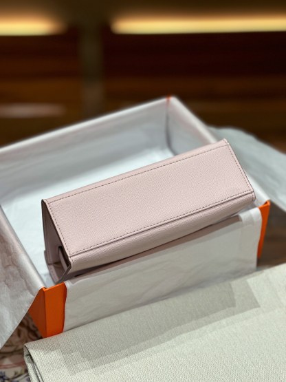 Herthtmes  Epsom Kelly Pochette Clutch