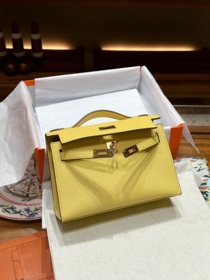 Herthtmes  Epsom Kelly Pochette Clutch