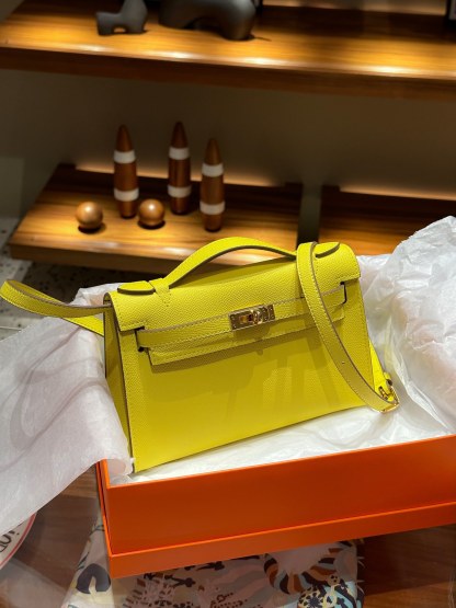 Herthtmes  Epsom Kelly Pochette Clutch