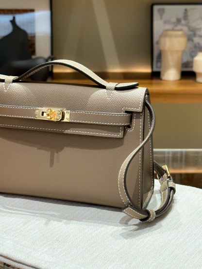 Herthtmes  Epsom Kelly Pochette Clutch
