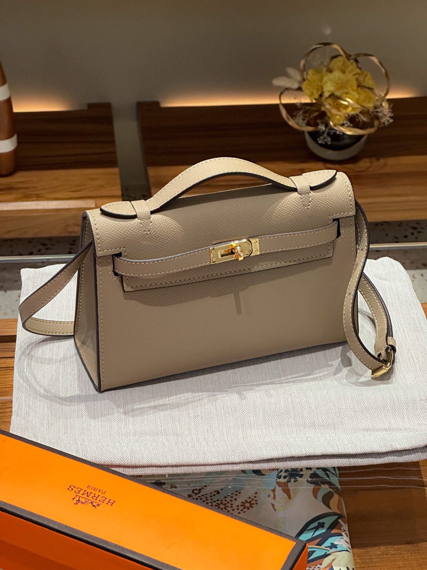 Herthtmes  Epsom Kelly Pochette Clutch