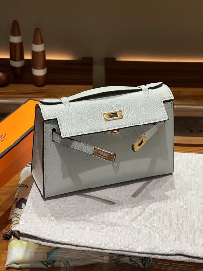 Herthtmes  Epsom Kelly Pochette Clutch