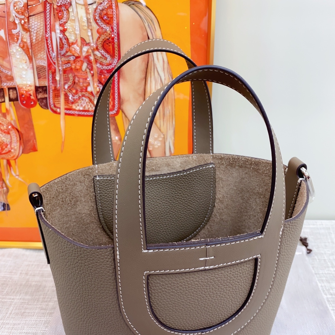 Herthtmes  Taurillon Clemence Swift In-The-Loop 18/22 Bag Etoupe