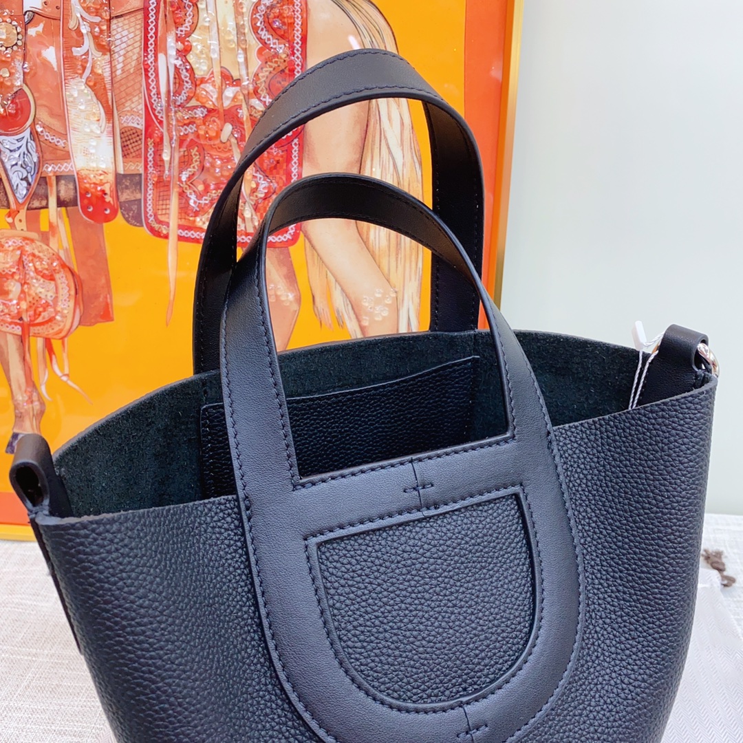 Herthtmes  Taurillon Clemence Swift In-The-Loop 18/22 Bag Etoupe