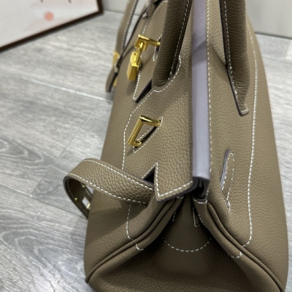 Herthtmes  Taurillon Clemence JPG Birkin  40