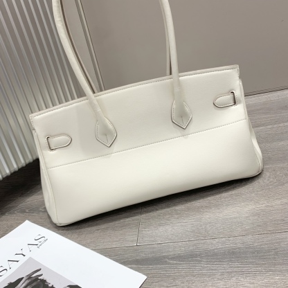 Herthtmes  Taurillon Clemence JPG Birkin  40