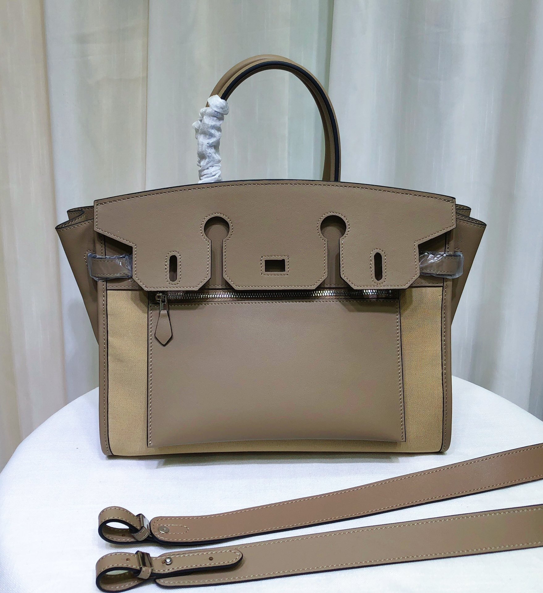 Leather Saddle Bag With Contrast Stitching, Exterior